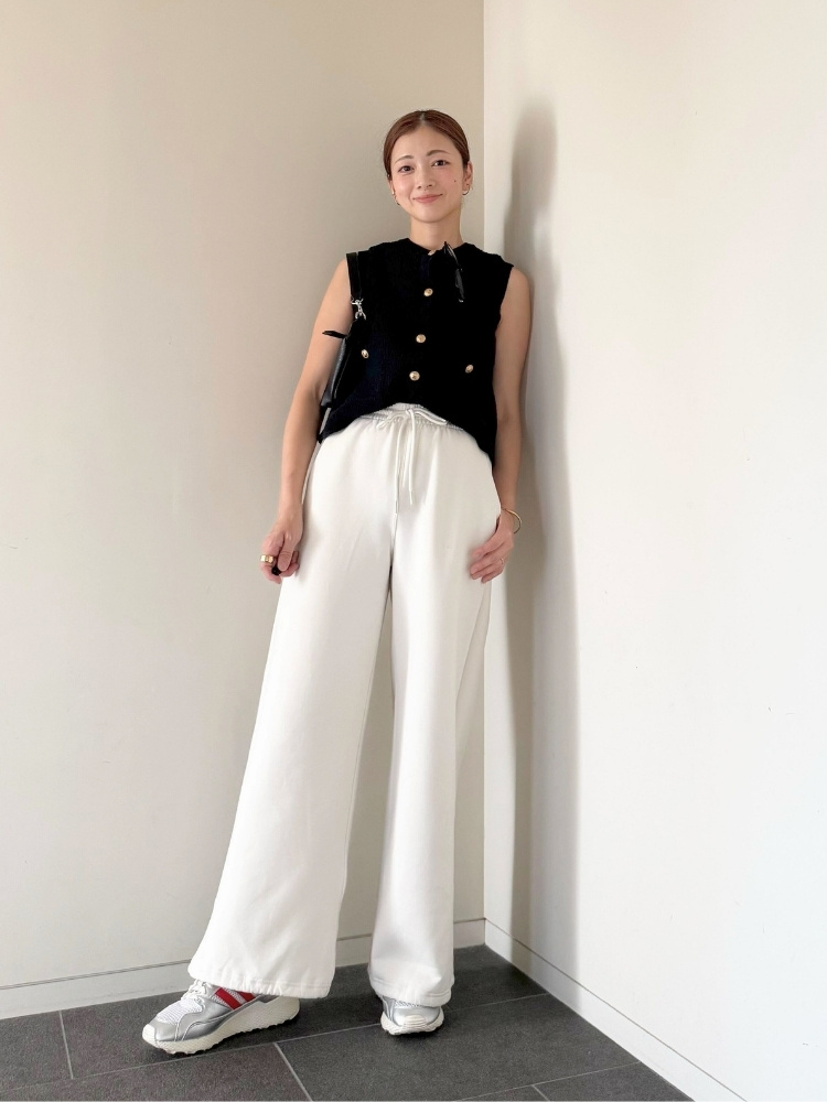 アイボリースウェットパンツ×ニットトップス