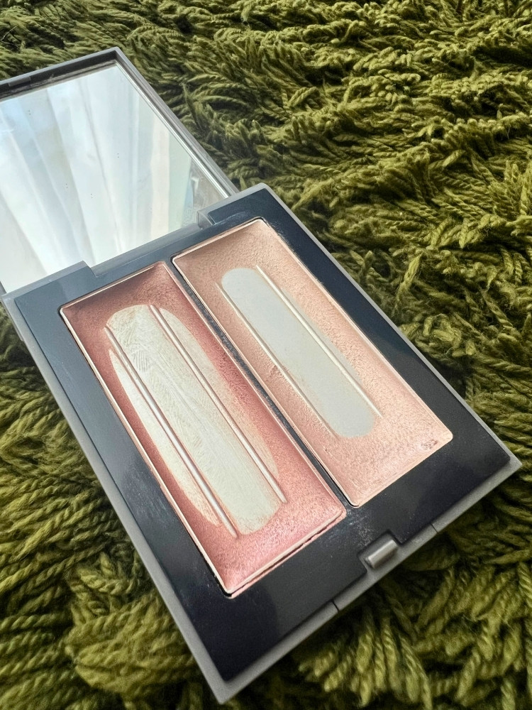 ほぼ使い終わったチークの写真