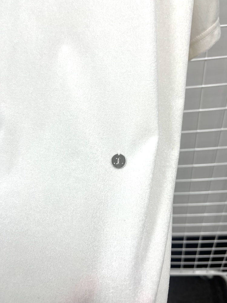 さりげないシルバーのワンポイントが！