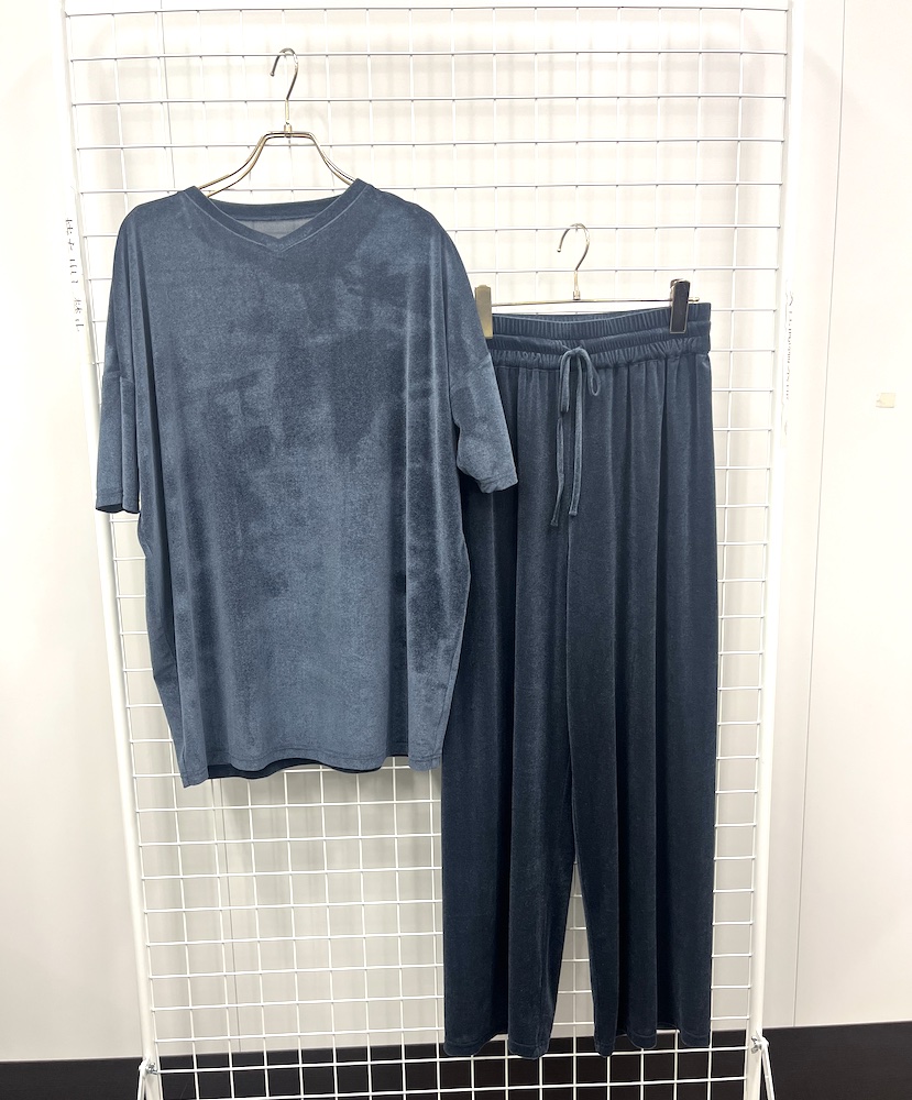 “ザ ポーズ”のシアーベロアセットアップ