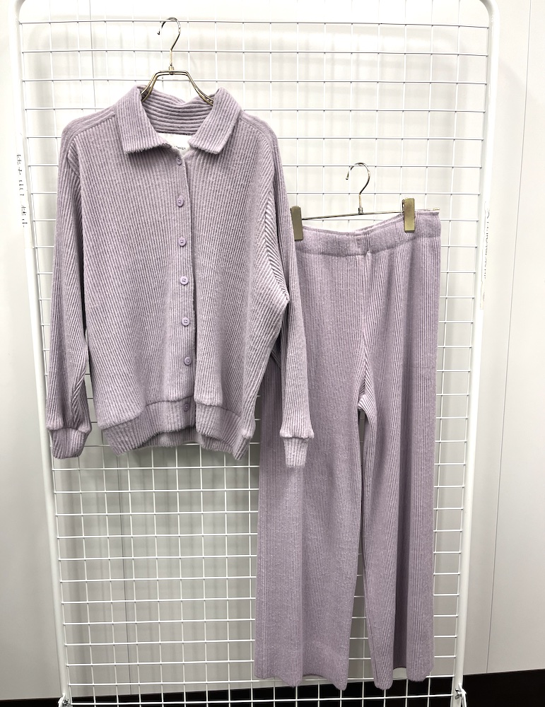 “ゴンディットデザイン“のラベンダーニットアップ
