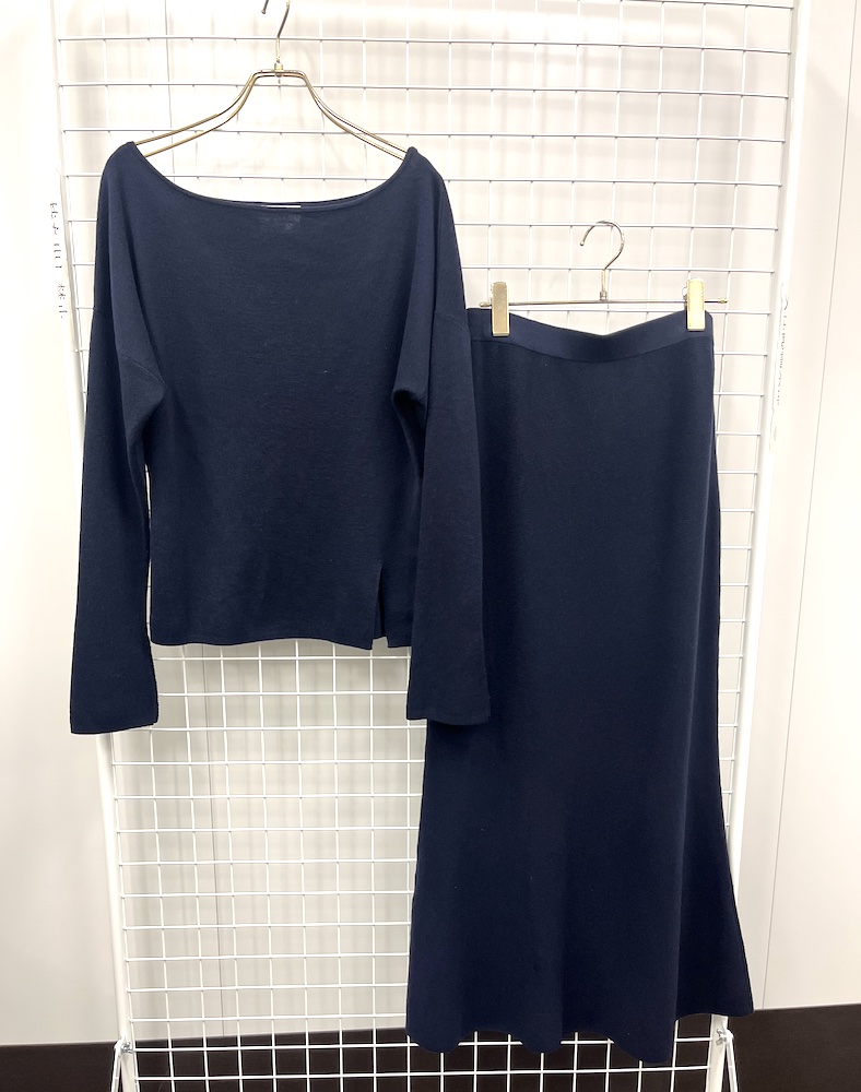 “ルージュ･ヴィフ“のボートネックニットアップ