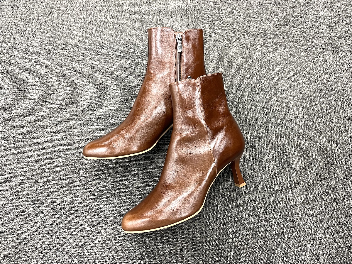 “ダイアナ“のラウンドトウブーツ