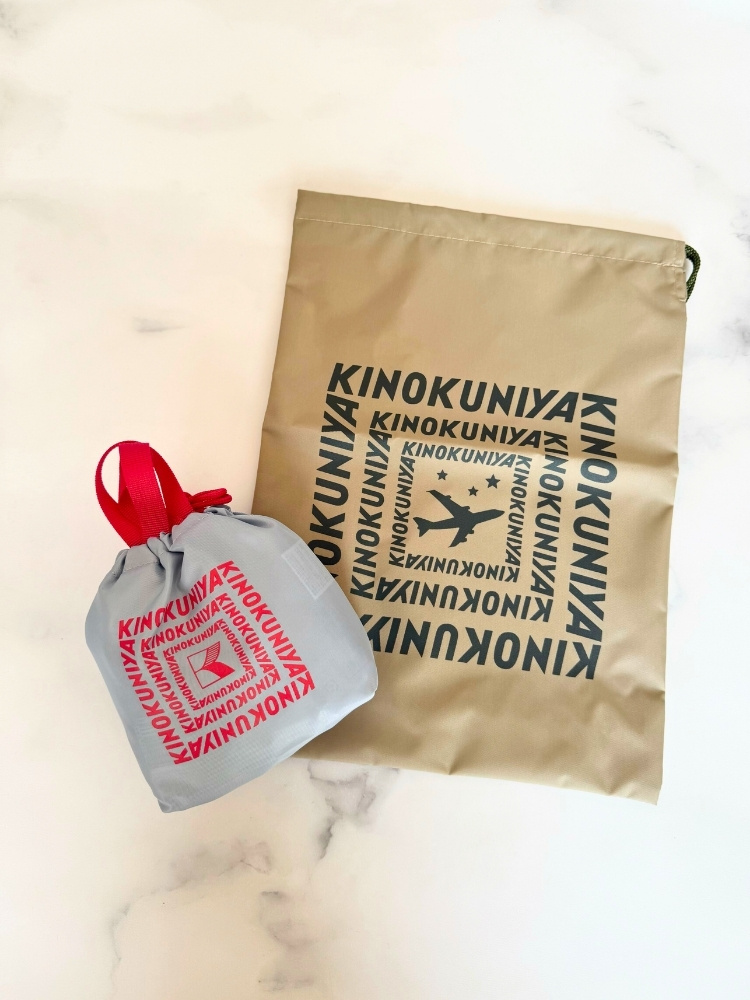 トラベルポーチとミニバッグの写真