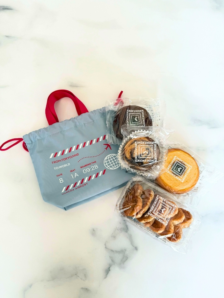 スイーツバッグの裏面と中身の写真