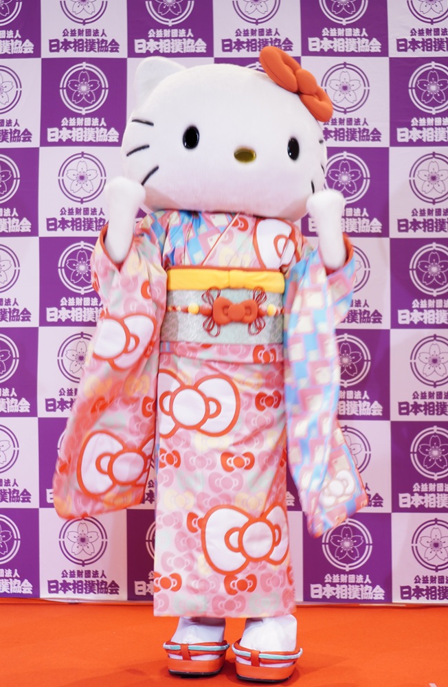 キティちゃんの和装全身ショット