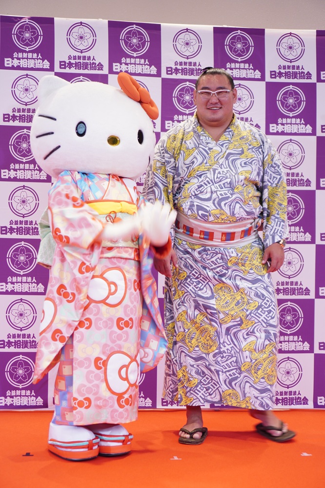 かわいい横綱とキティちゃん