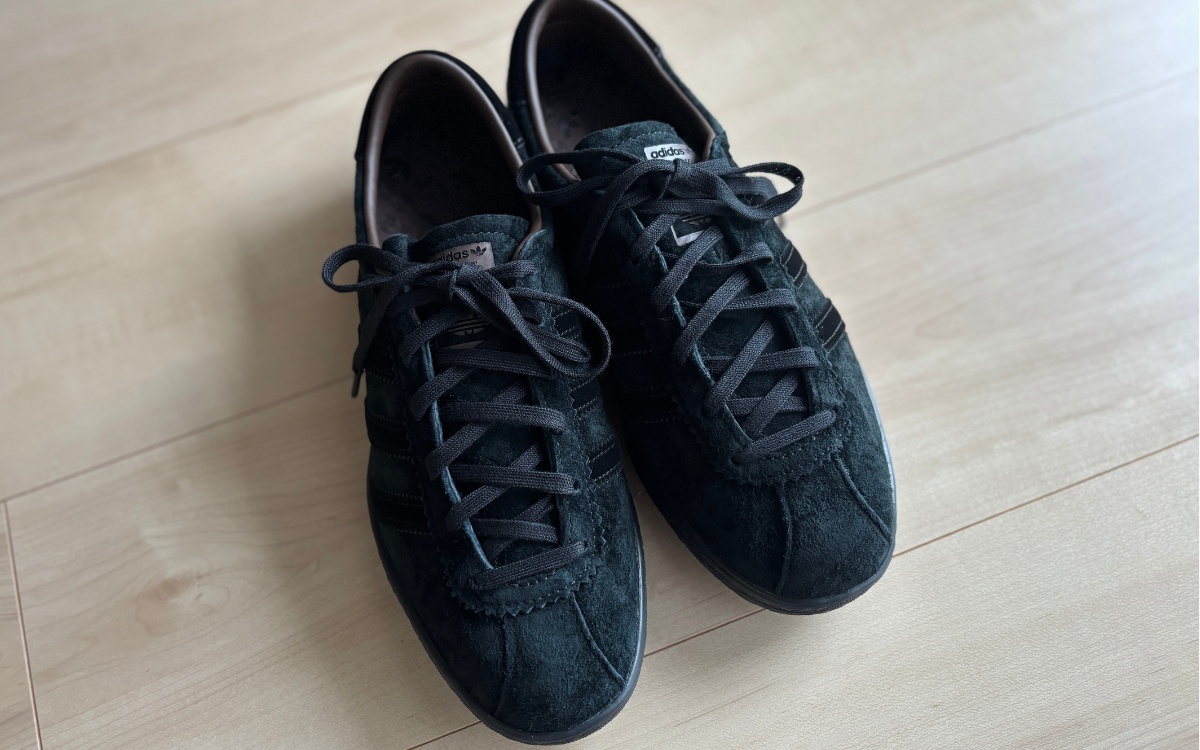 アディダススニーカー