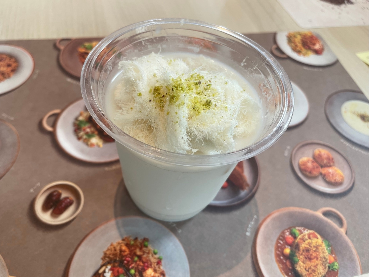 ラフシュとラクダミルクドリンクの写真