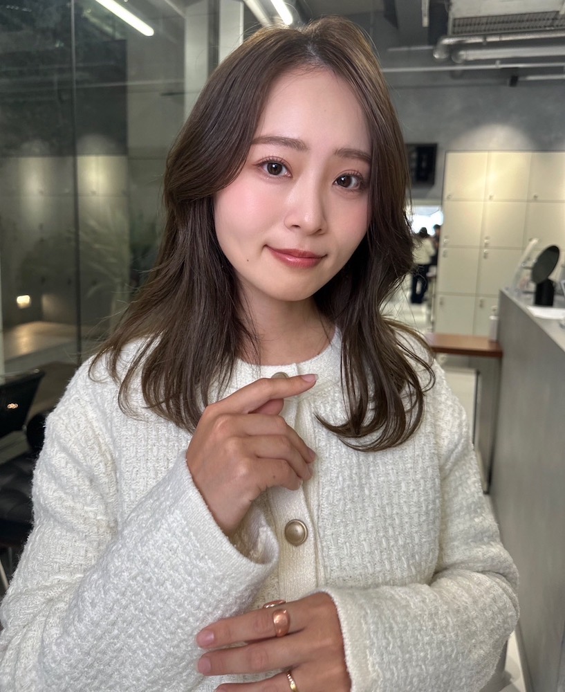 ワンレン×レイヤーのミディアムヘア