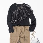 ベロアのフリルビスチェ付きトップスとワイドパンツのコーデ