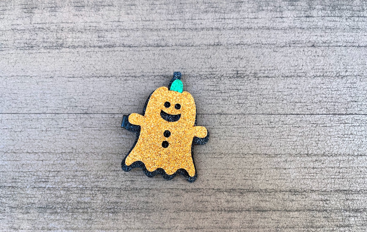 さりげなくつけるのがかわいい!「キラキラヘアクリップ」