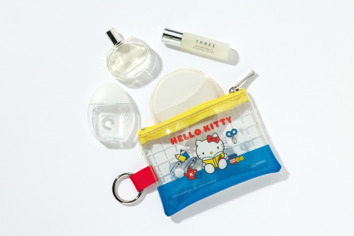 キティデザインのポーチと目薬、フレグランス、ミラー