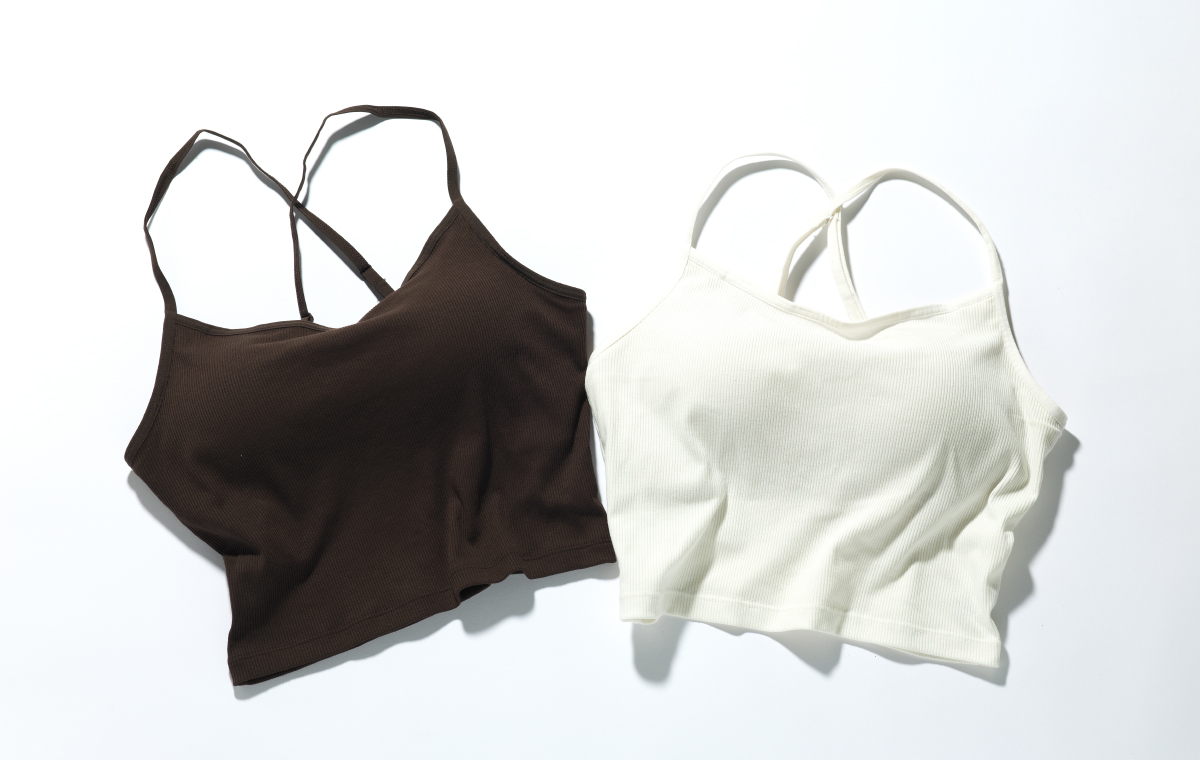 ブラウンとオフホワイトのカップ付きキャミソール