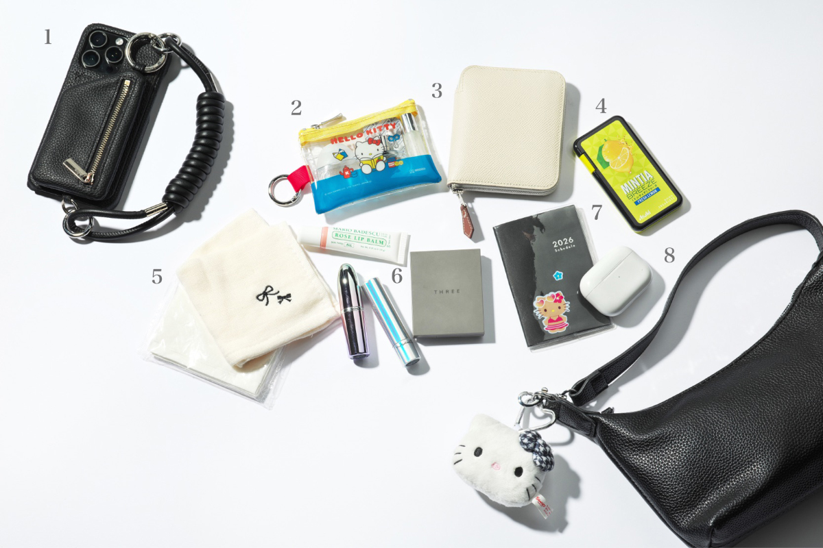 ドマーニ専属読者モデル 浅野里絵さんのバッグの中身写真