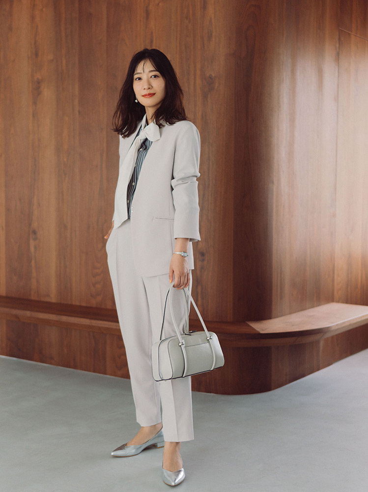 まろやかな色味をストライプ柄でシャープに見せて