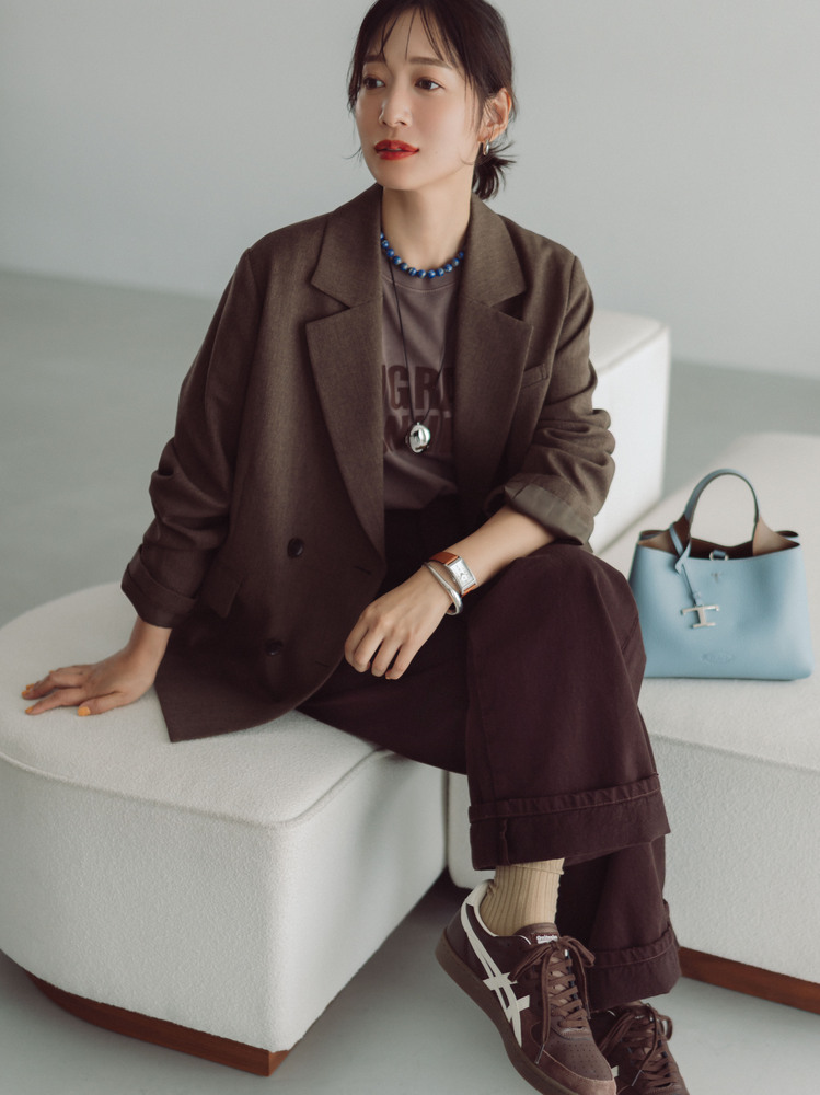 オールブラウンのきれいめカジュアルスタイル