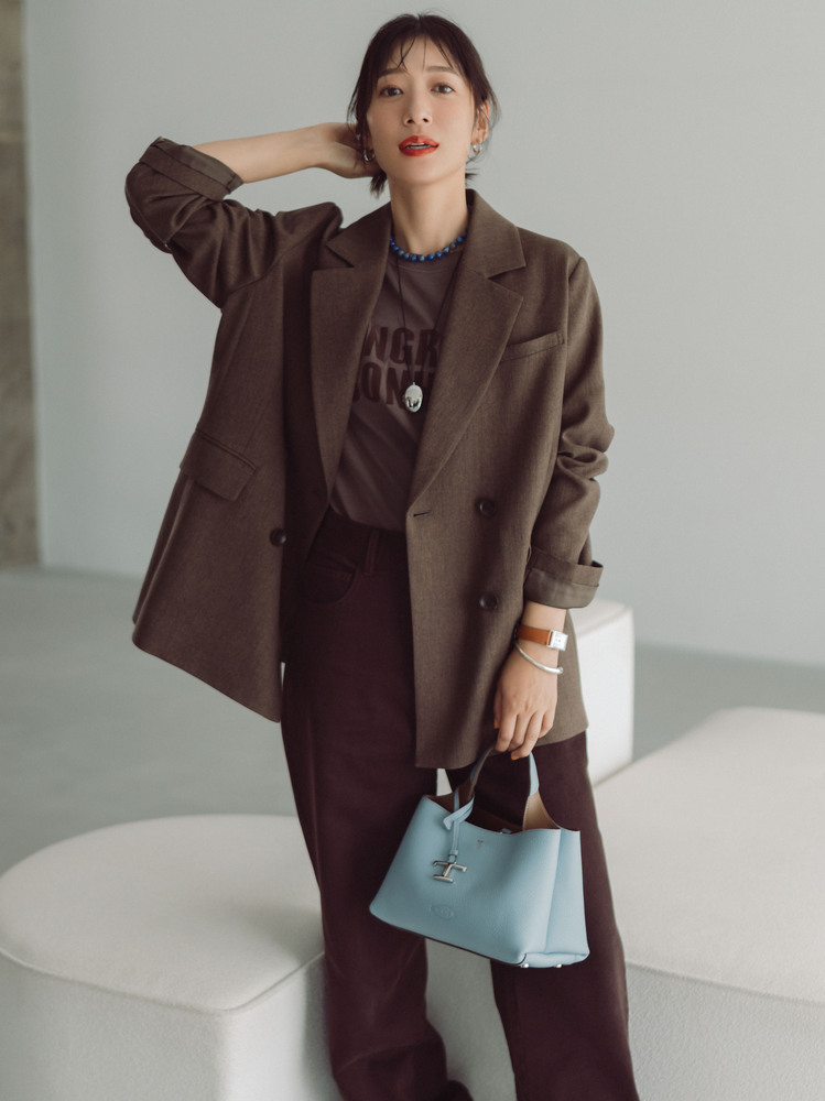 オールブラウンのきれいめカジュアルスタイル