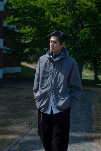 RECYCLE NYLON LIGHTPOPLIN JACKET着用画像