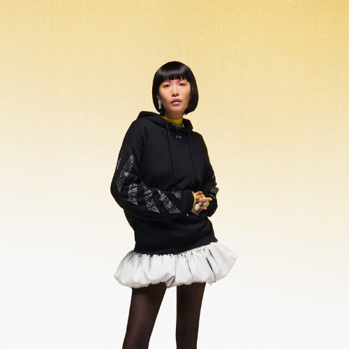 OFF-WHITE™アローフーディー着用例