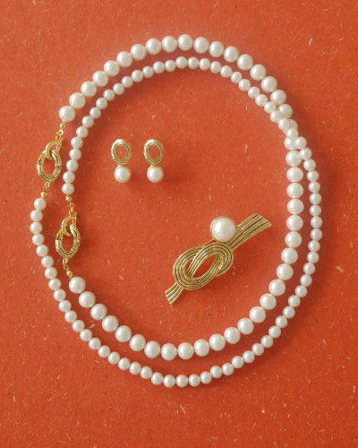 ネックレス、ピアス、ブローチ