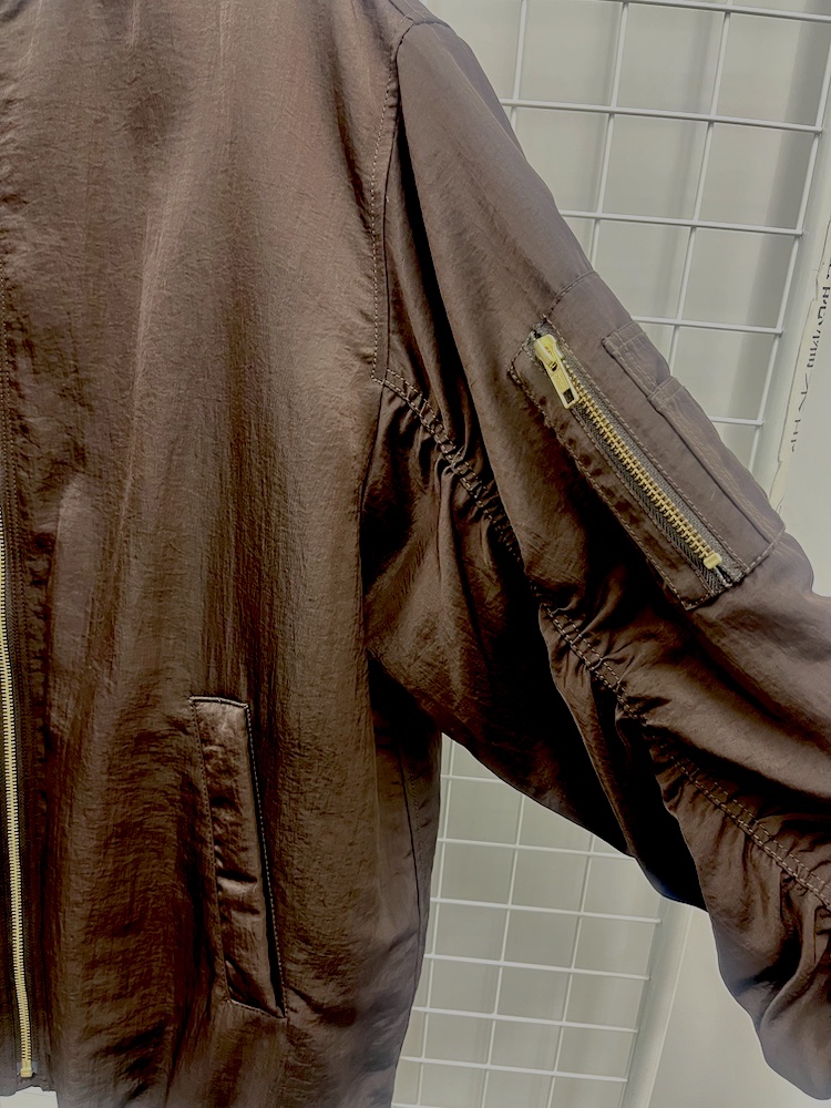 さりげないギャザー袖で程甘く