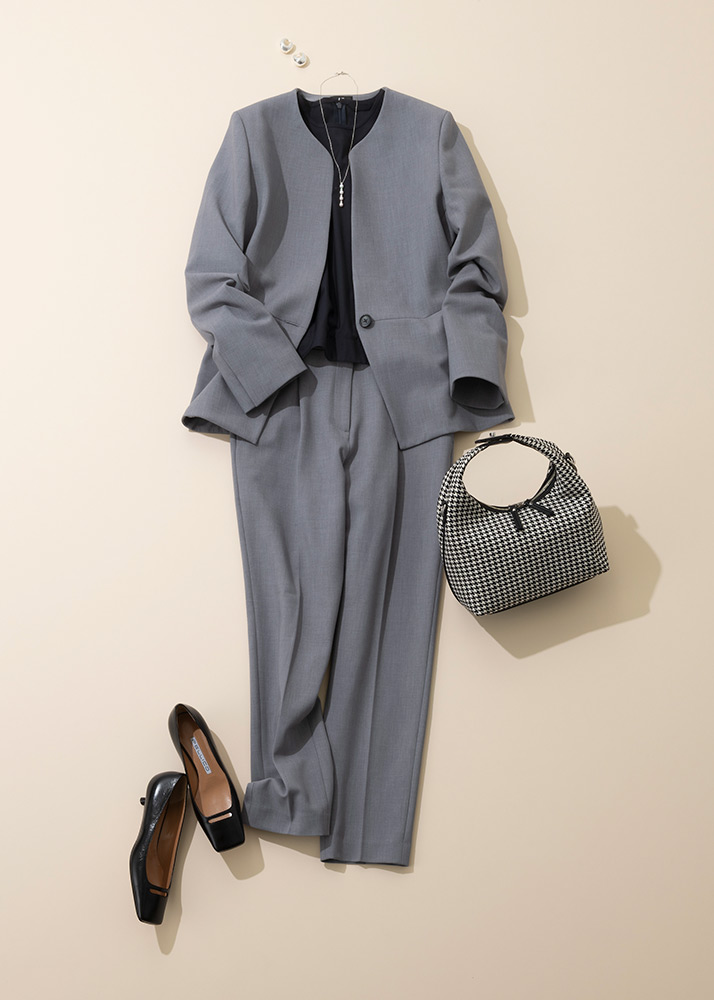 後ろのペプラム裾が華やかさも! 七五三後はオフィス仕様にも活躍