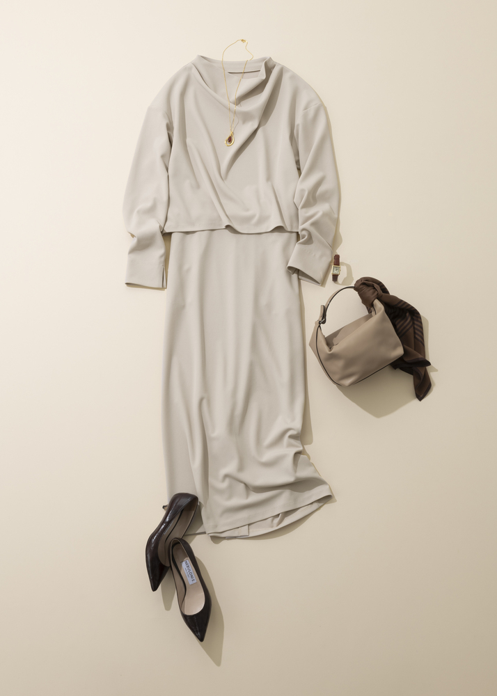 短丈トップス×ナロースカートのセットアップ