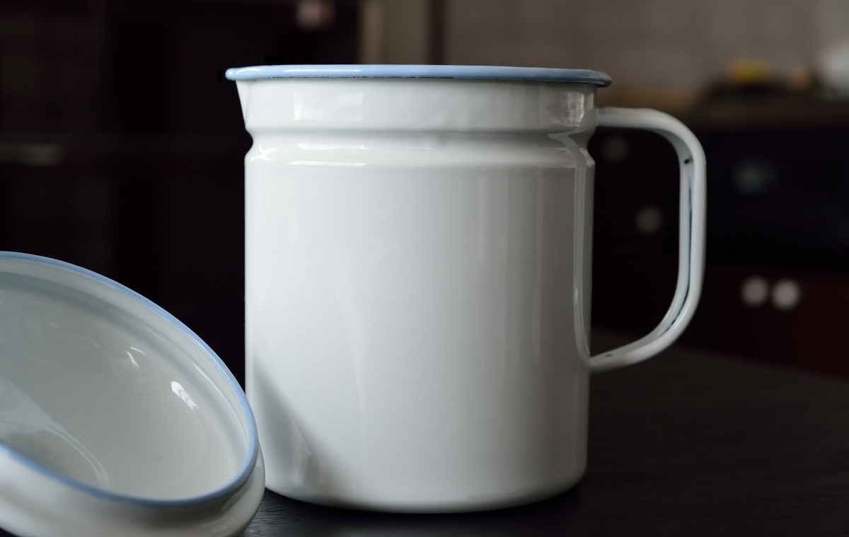 白いオイルポットの写真