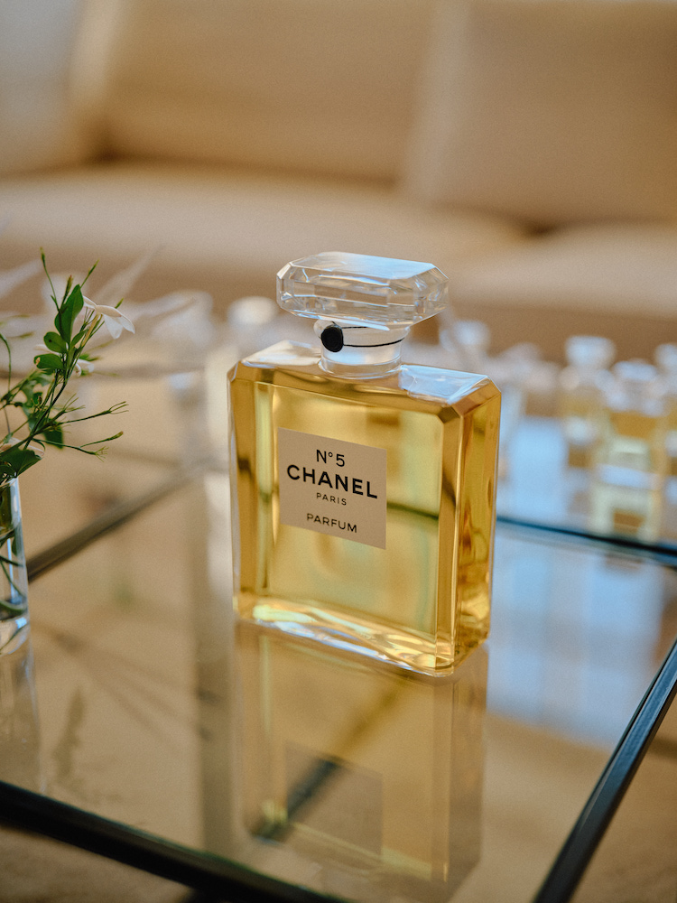 シャネルは“花からボトルまで”の工程をすべて自社で行う、唯一のブランド