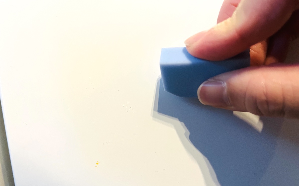 消しゴムでこするとすっきり!