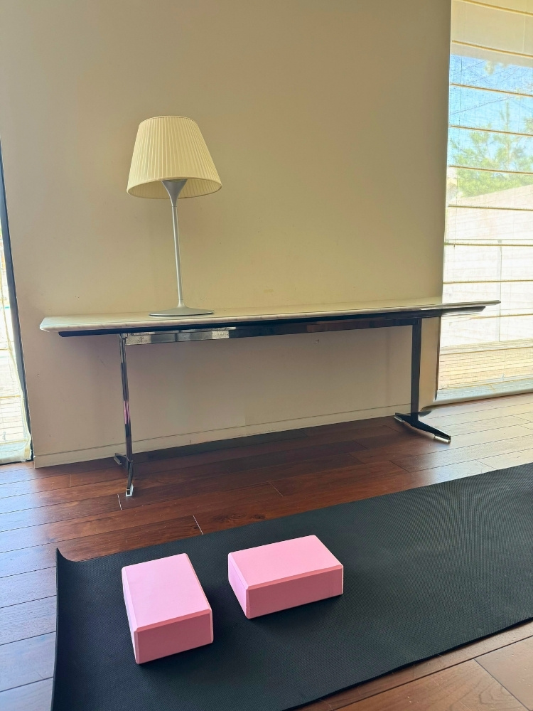 ブロックをT字に並べた写真