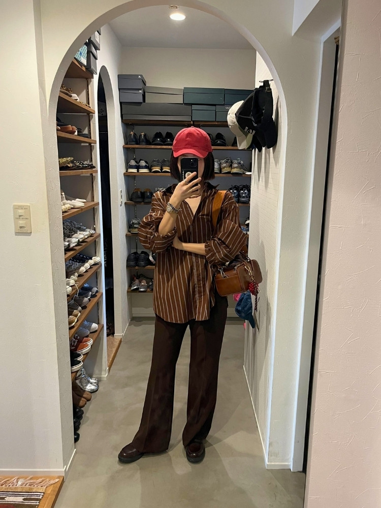 ブラウンパンツコーデの写真