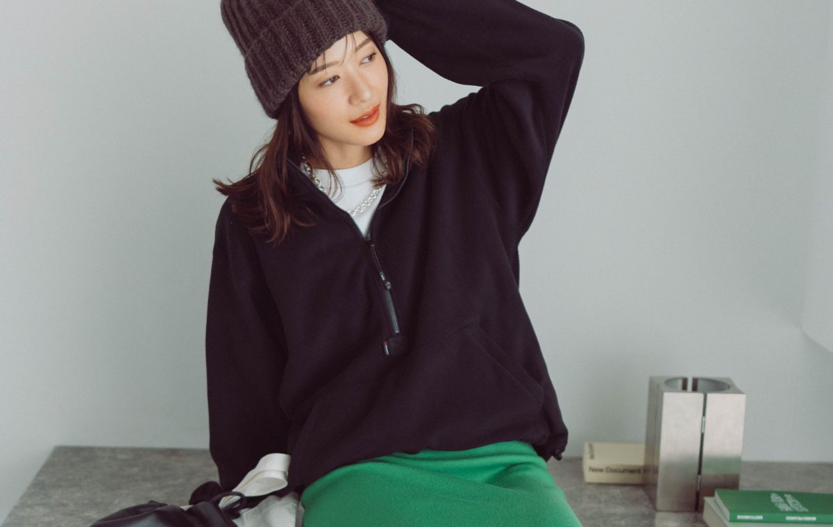 黒フリースコーデの写真