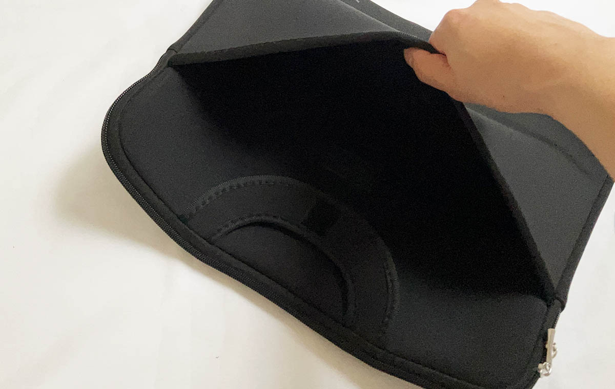 ダイソーの「パソコンケース」