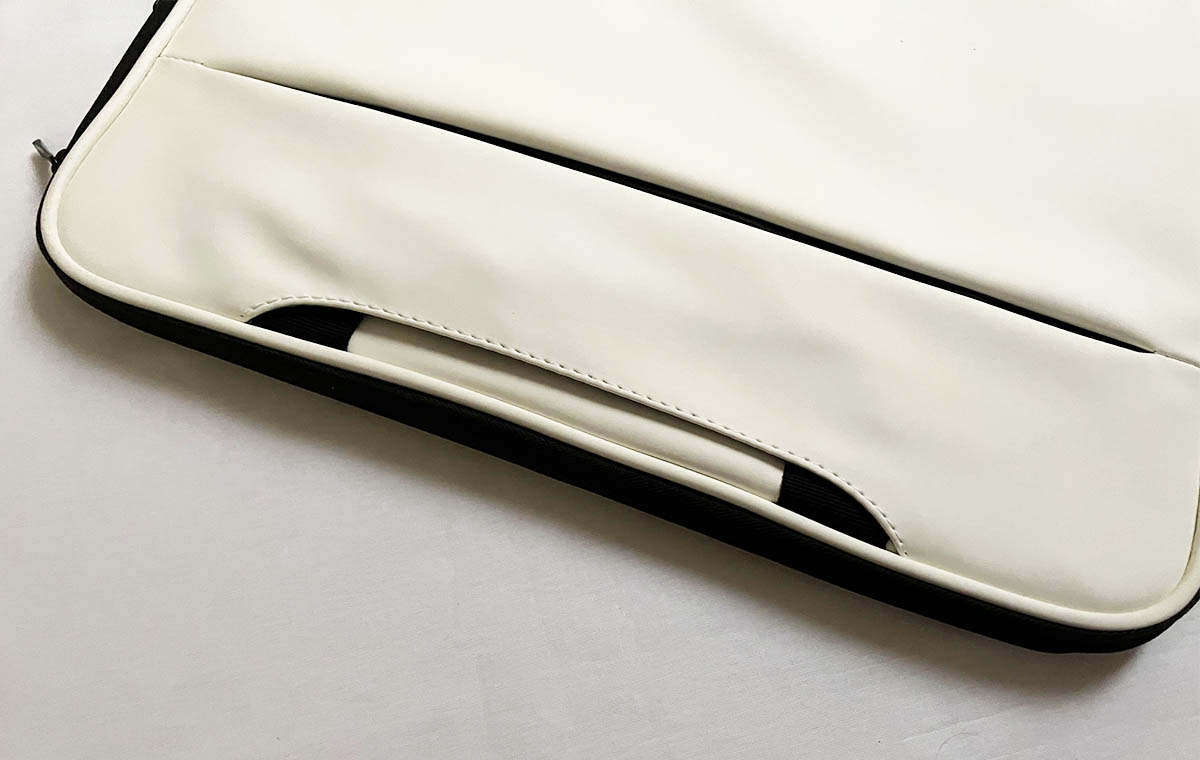 ダイソーの「ノートPCケース」