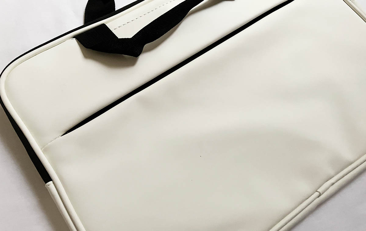 ダイソーの「ノートPCケース」