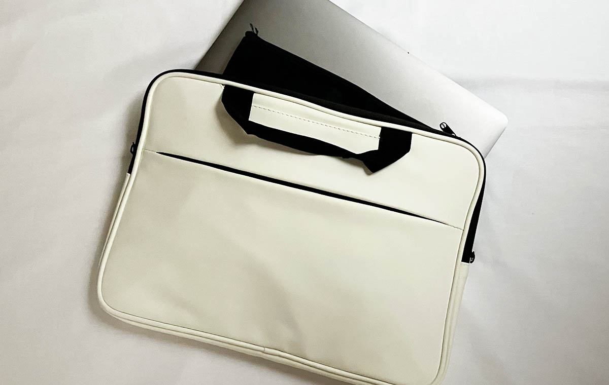 ダイソーの「ノートPCケース」