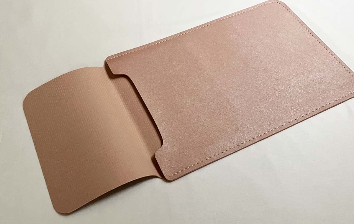 ダイソーの「マウスパッドになる ノートPCケース」