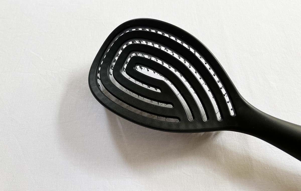 ダイソーの「乾きやすいブローブラシ(豚毛付)」