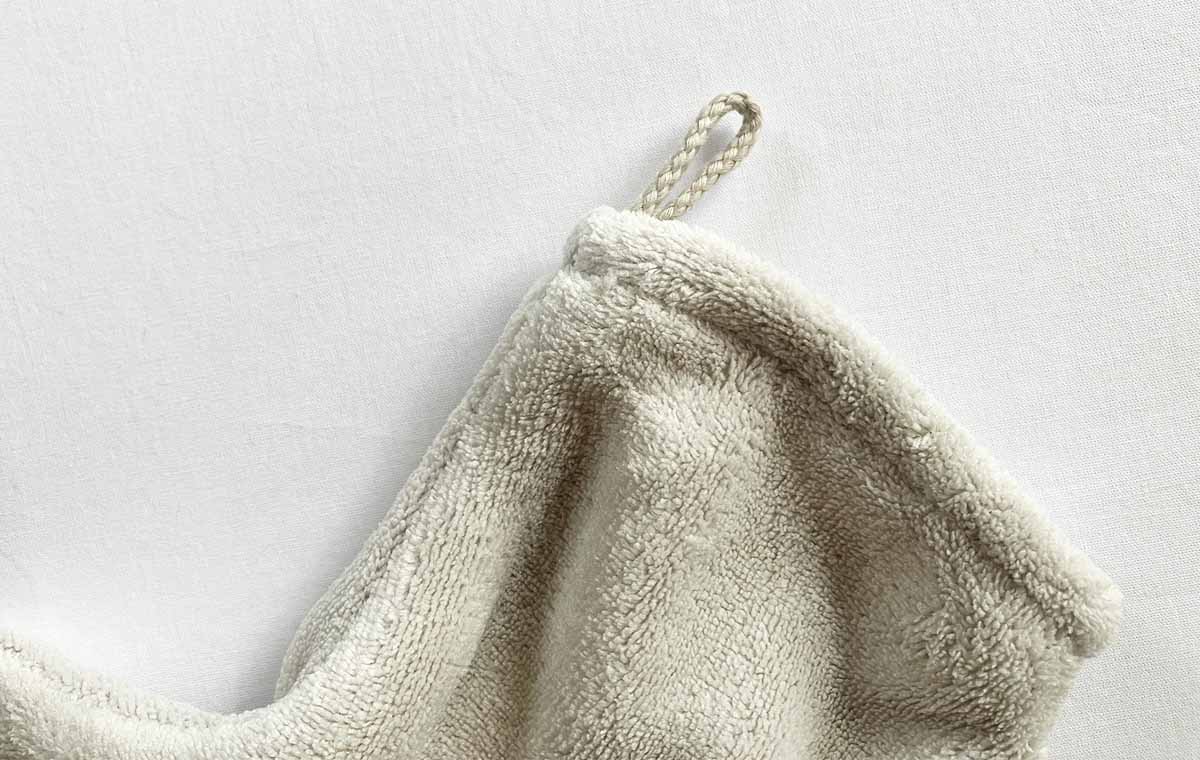 ダイソーの「速乾! ヘアドライ手袋」