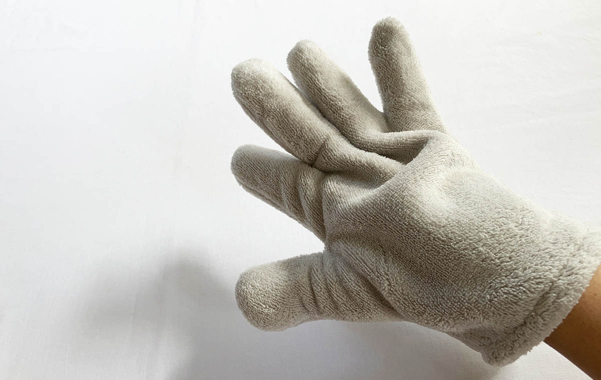 ダイソーの「速乾! ヘアドライ手袋」