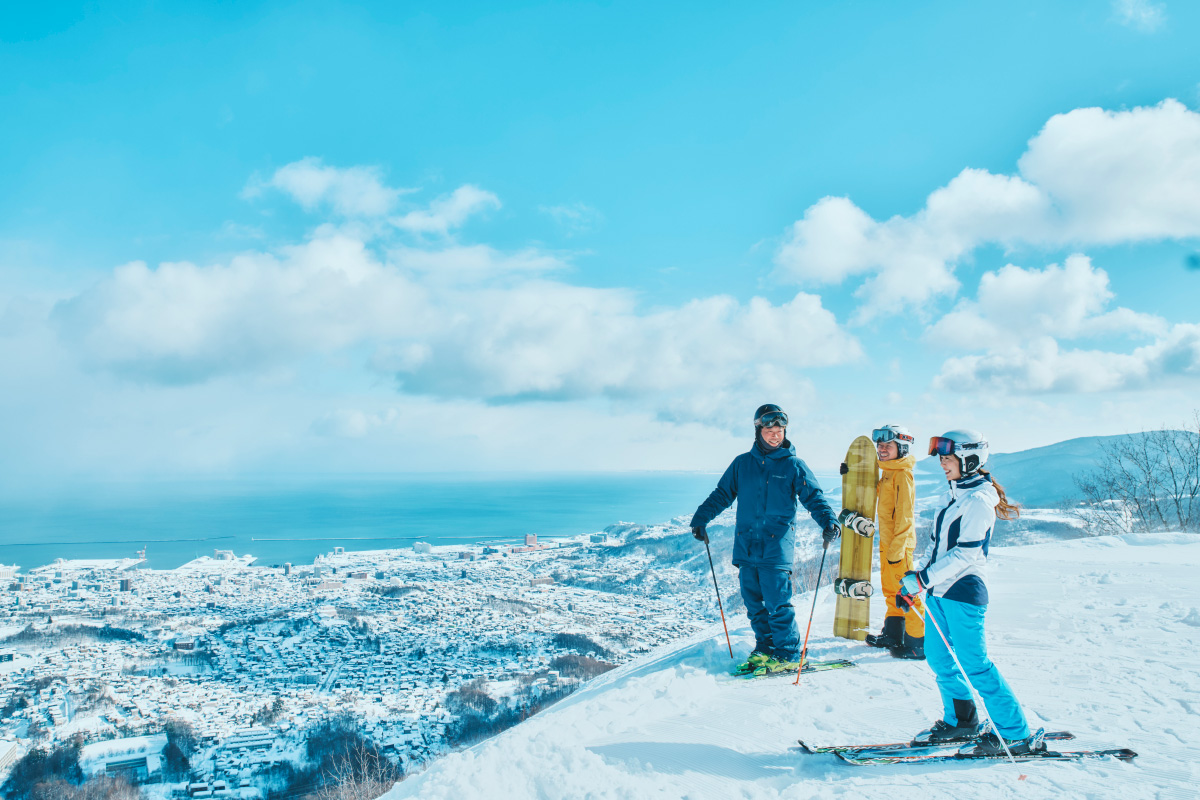 スキーしている人