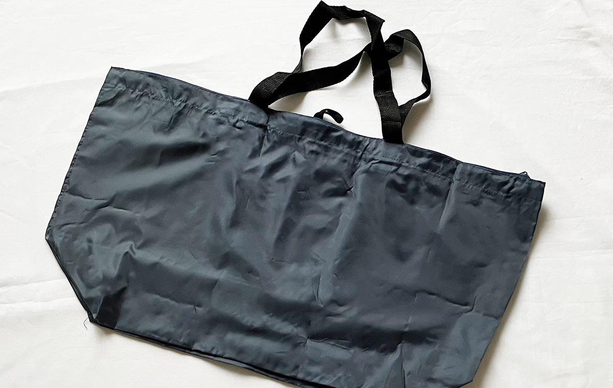 黒のエコバッグ