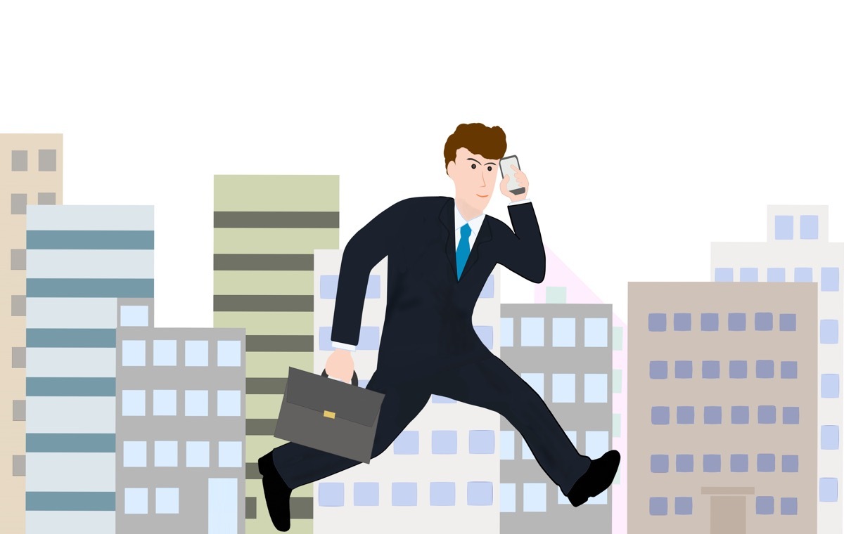 歩くビジネスマン