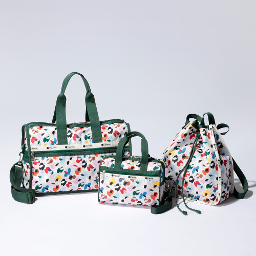 Deluxe MED Weekende¥26,950、Everyday SM Satchel¥22,000、Cinch Backpack¥25,300