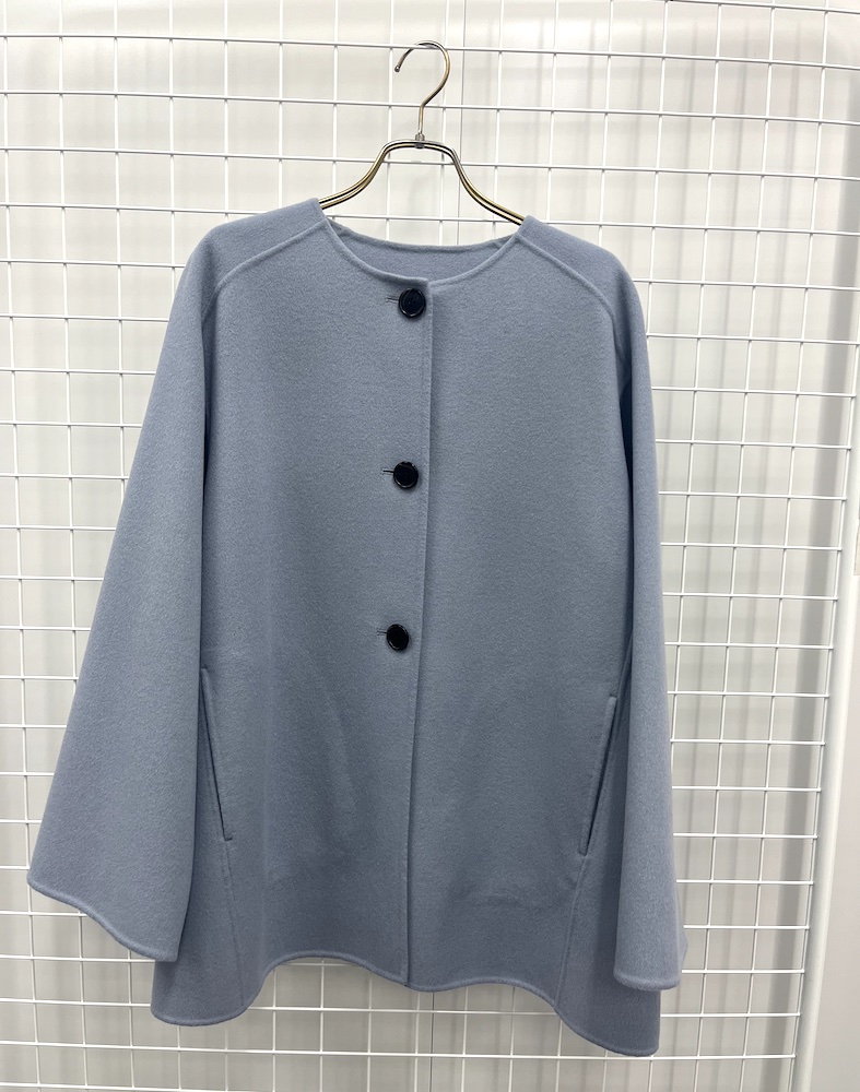  “アンタイトル”のミディ丈コート