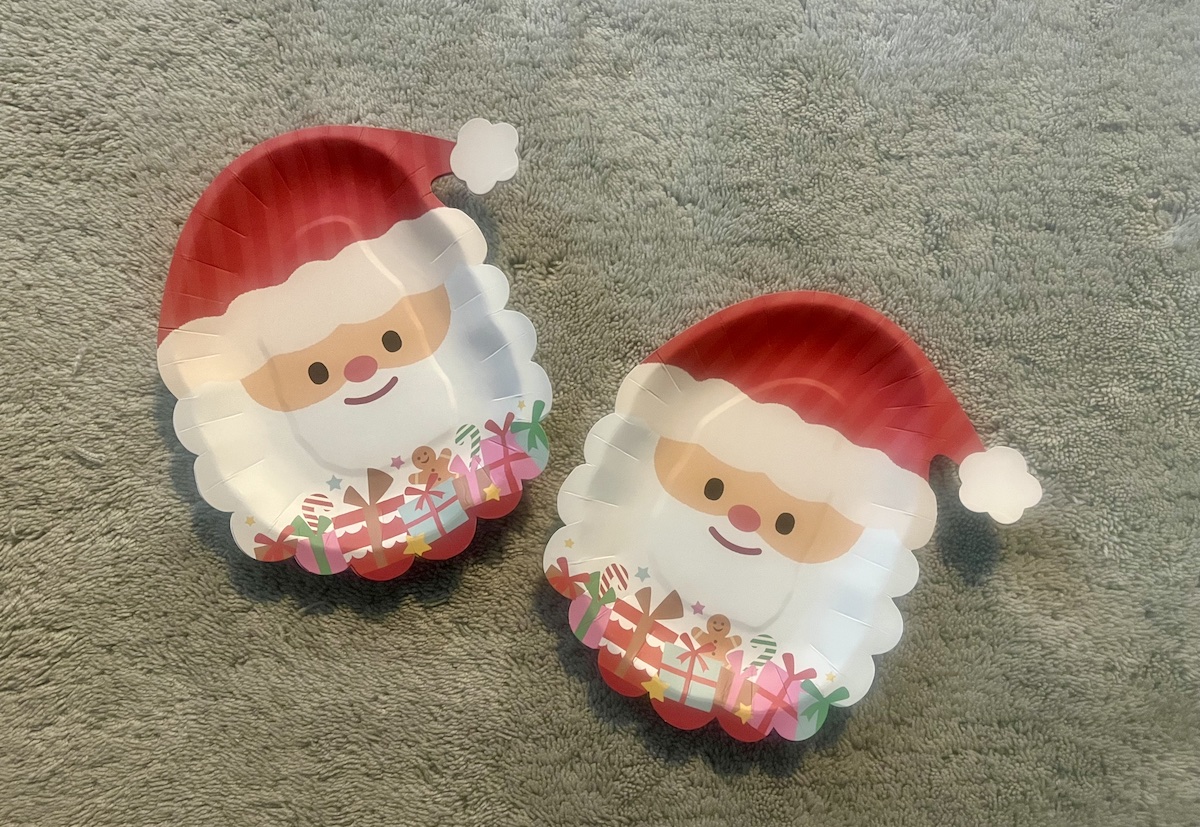 サンタ型のペーパープレート