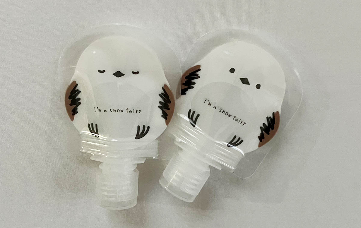 キャンドゥの「詰め替えパウチ シマエナガ柄」