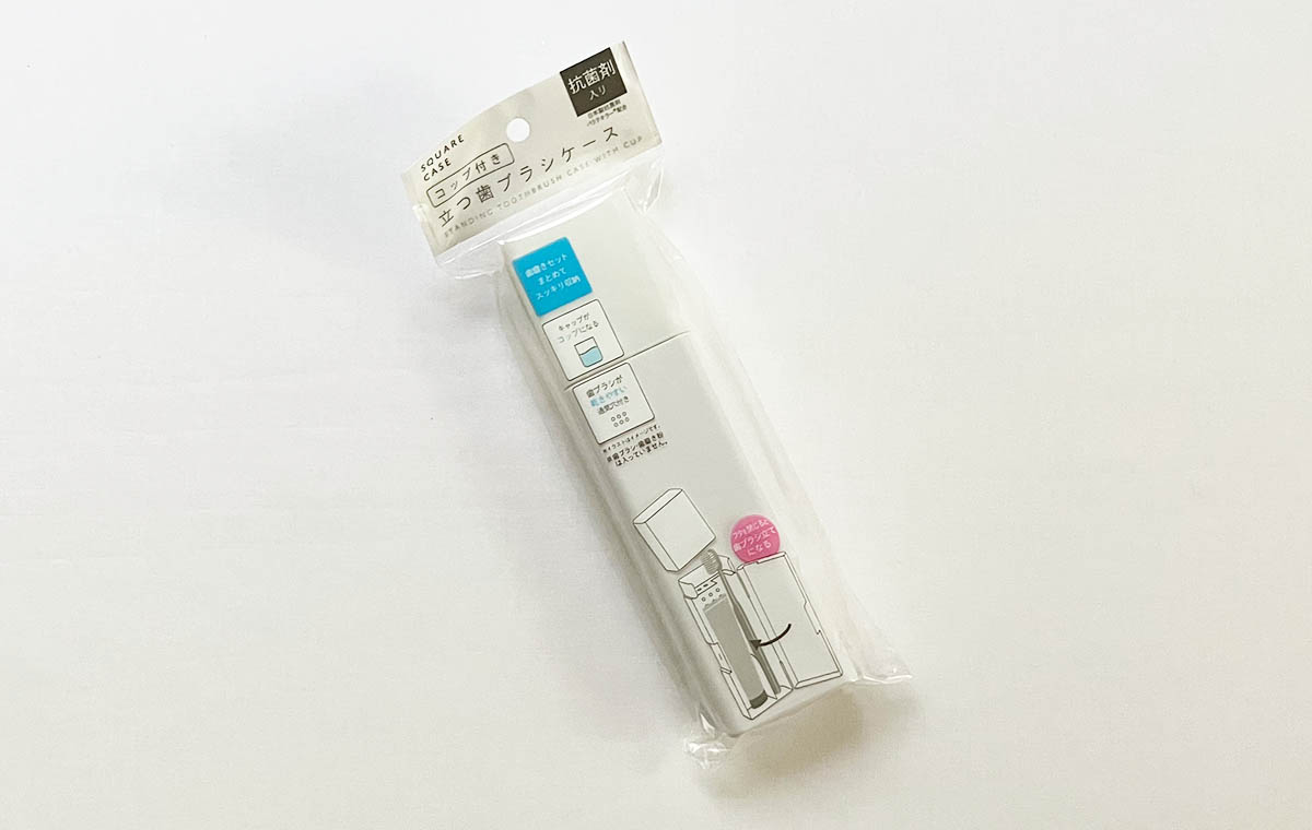 キャンドゥの「コップ付き 立つ歯ブラシケース」